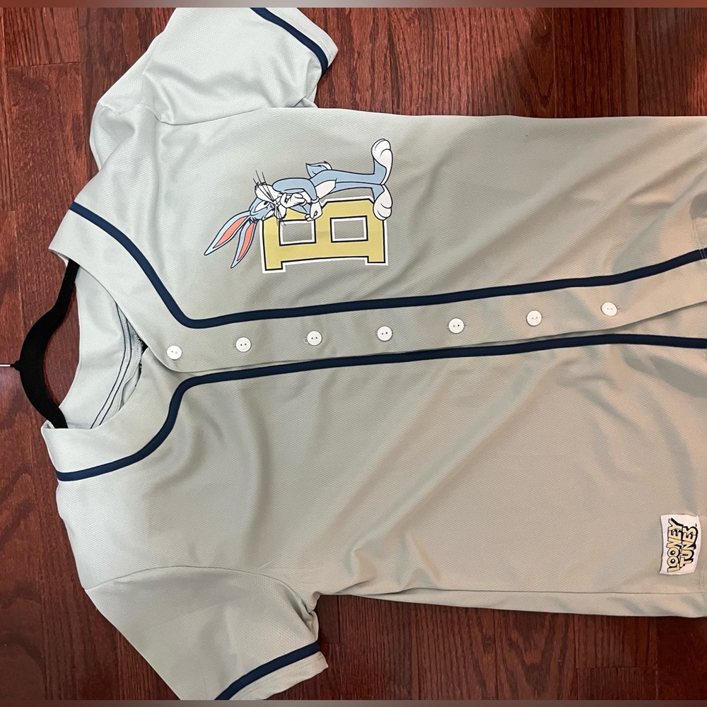 Looney Tunes basketball jersey letter B